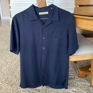 Tommy Bahama short sleeve button up men’s shirts. Size Medium